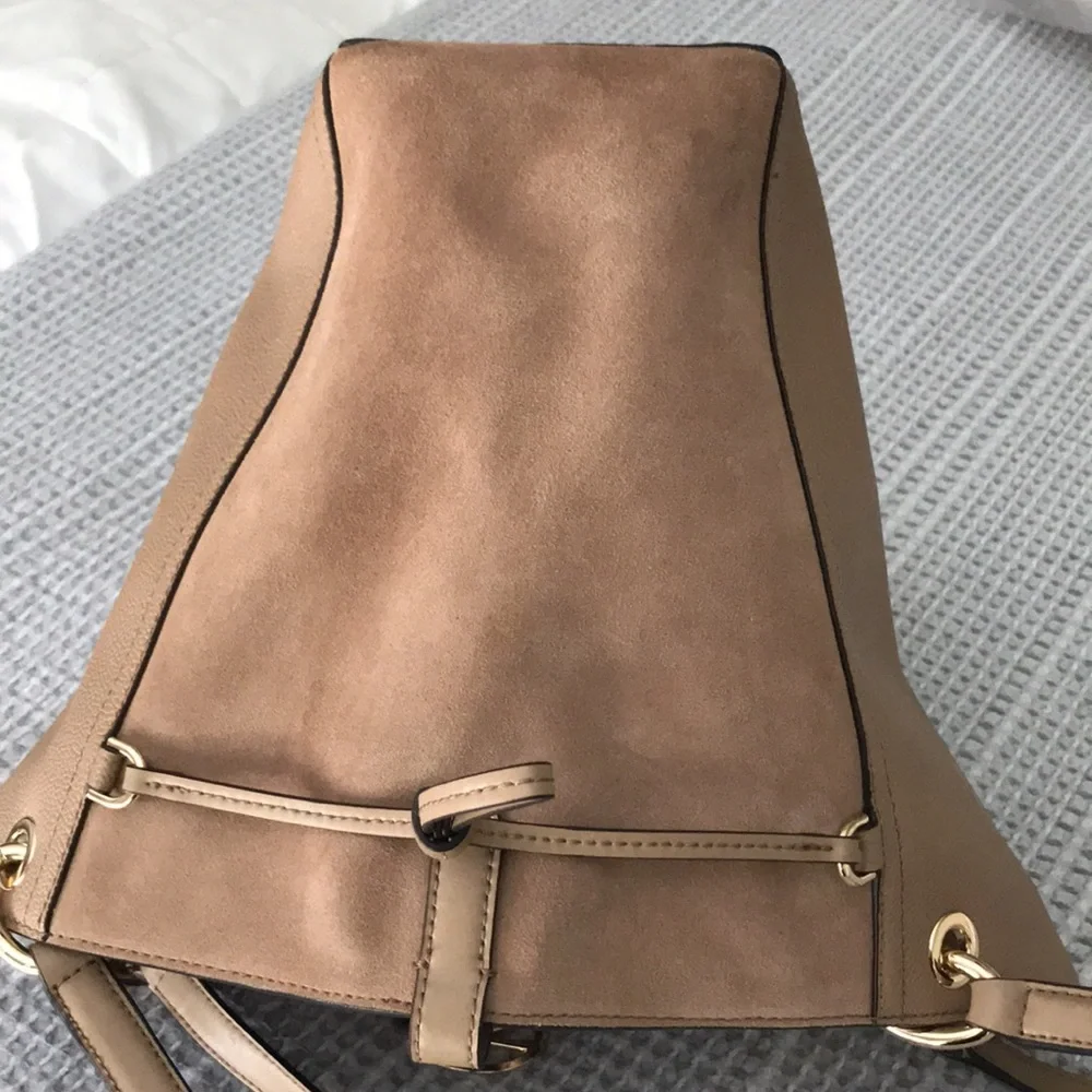 (SOLD). Michael MICHAEL KORS Handbag - Picture 10 of 15
